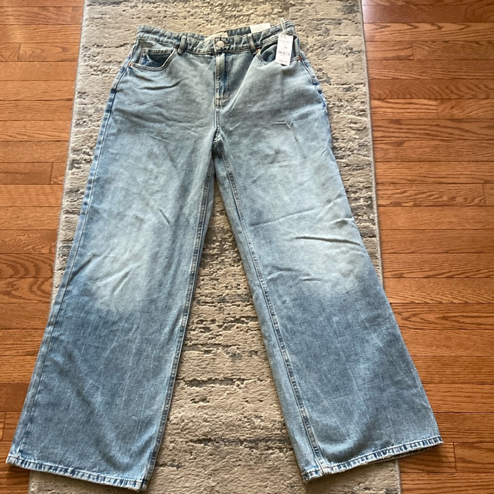 Arden’s 90’s high rise jeans